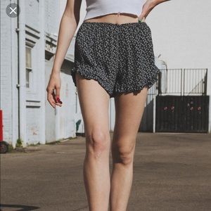 BRANDY MELVILLE FLOWY SHORTS